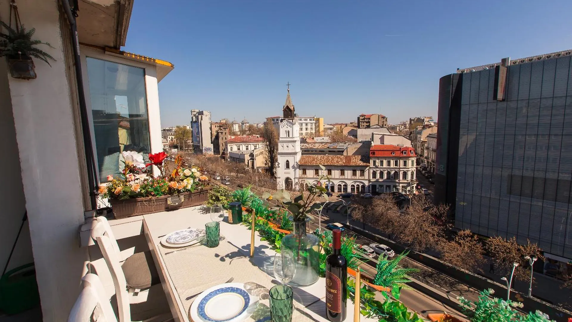 Old Town Apartment With Amazing View From The Balcony Bucarest